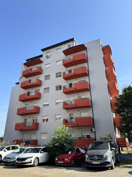 Proprietar,vând apartament 3 camere și 2 băi în Torontalului