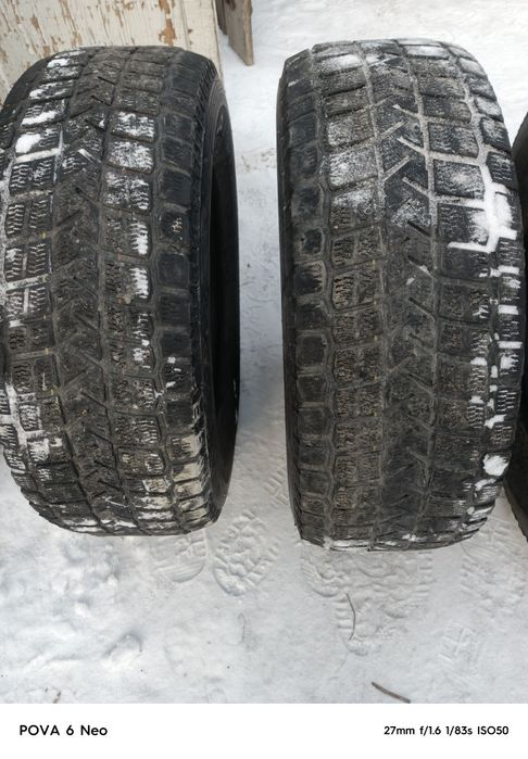 Продам шины Maxxis