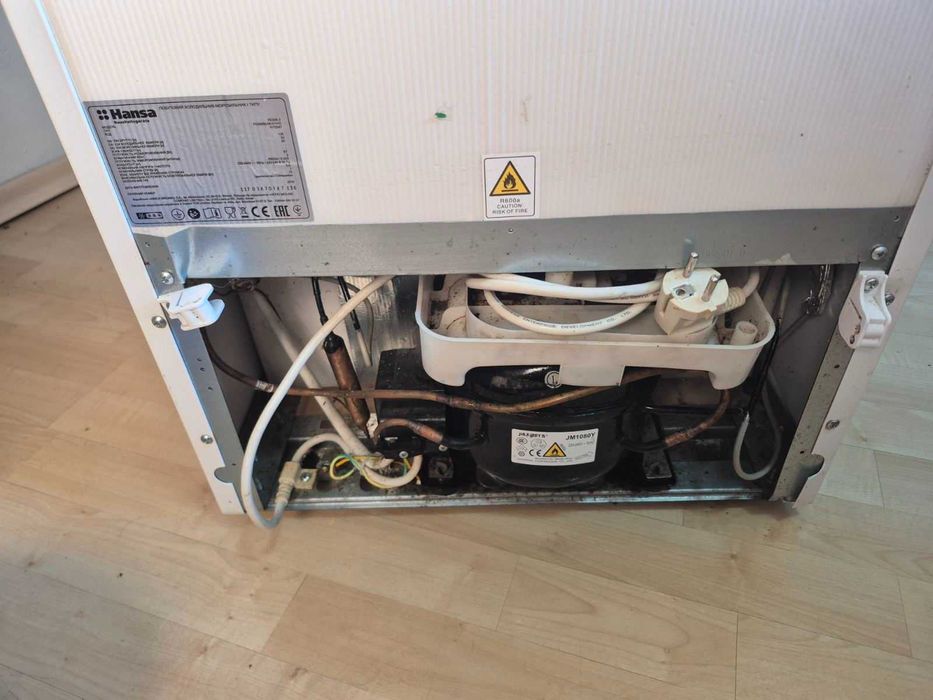 Хладилник Hansa с фризер – малко използван