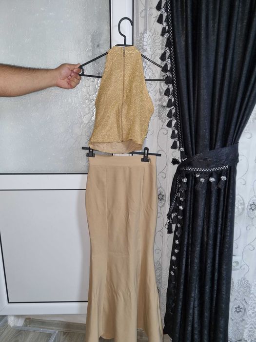 Продават се рокли