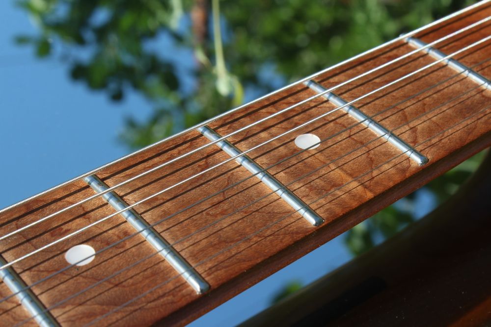 Электрогитара фирмы Saga