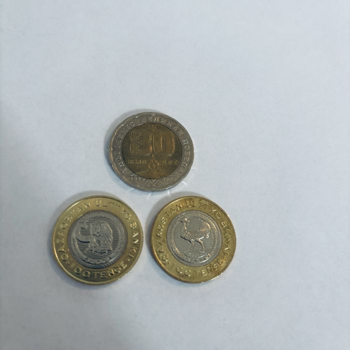 Продается монеты номиналом в 200,100
