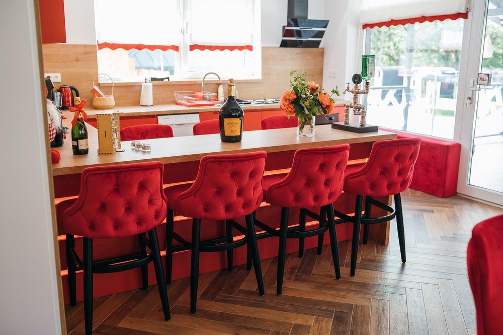 Inchiriem Cabana 10 camere in Campul Cetatii