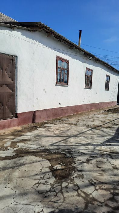 Продаю дом. Расположен в очень хорошем месте .