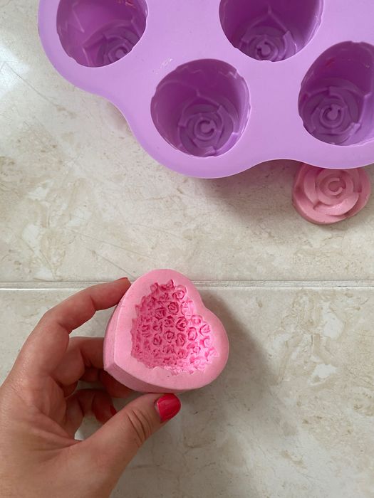 Форма силиконова за сапун роза сърце и боя оцветител