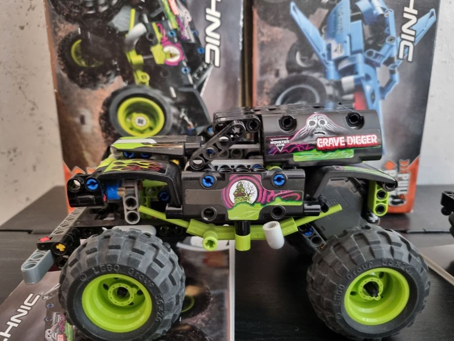 2 Seturi LEGO Technic - 42118 & 42134