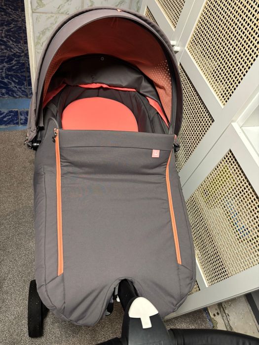 Stokke Xplory V5 Athleisure Coral Black (limited edition)