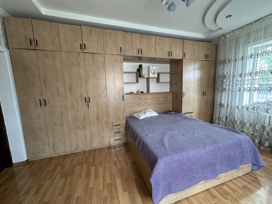Продается спальный гарнитур