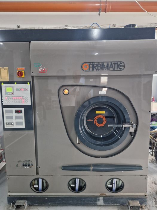 Reparații,echipamente ,revizii și întreținere .Curățătorie de vînzare