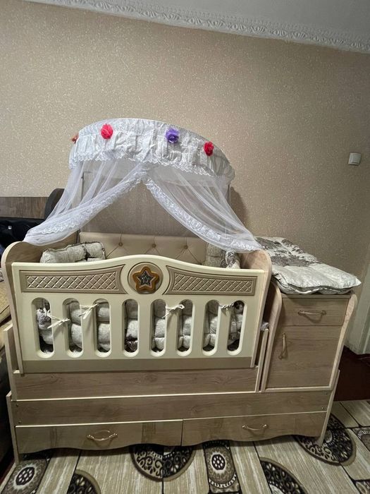 Крават ичидаги хамма нарсаси билан