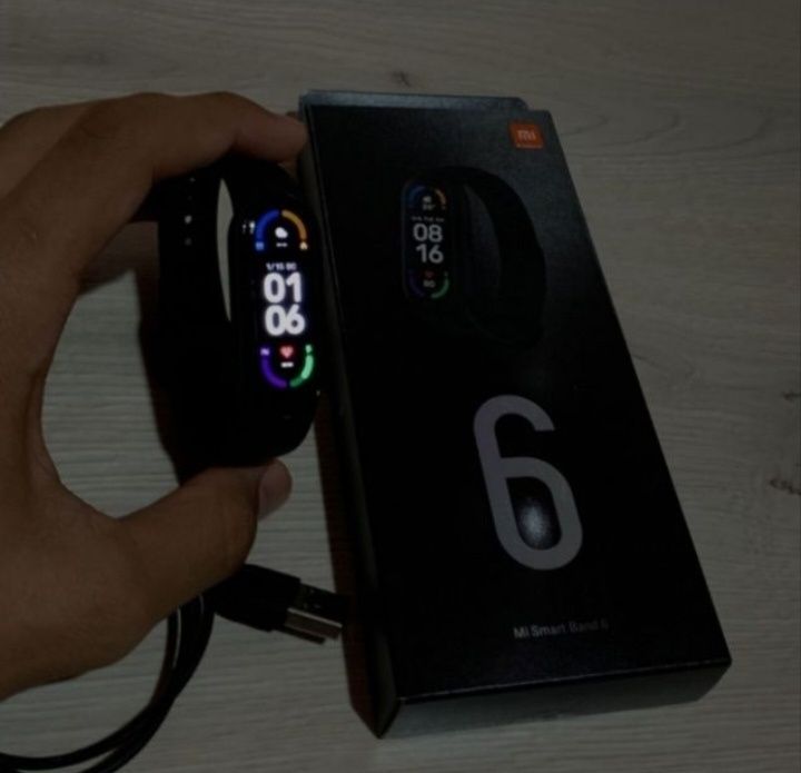 Часы Mi band 6.  .