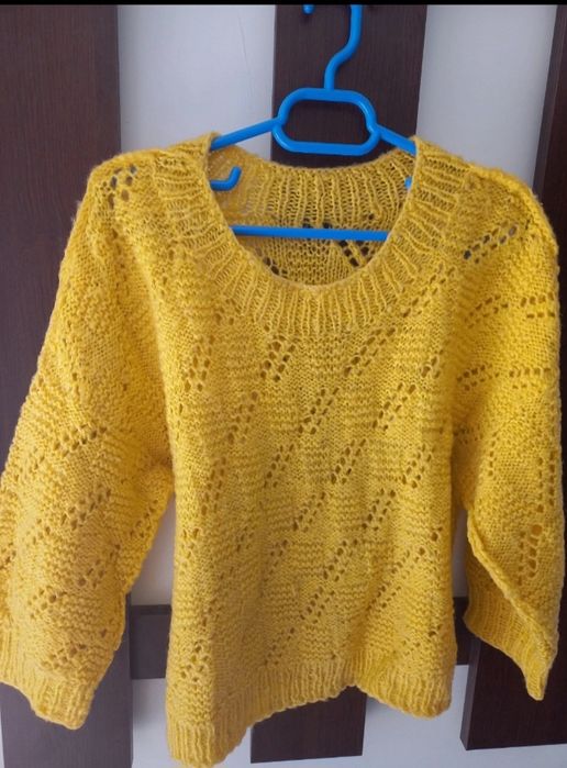 Pulovar dama de primavara/ toamna, marime 46 - 48 sau XL in stare foarte buna, foarte putin purtat.