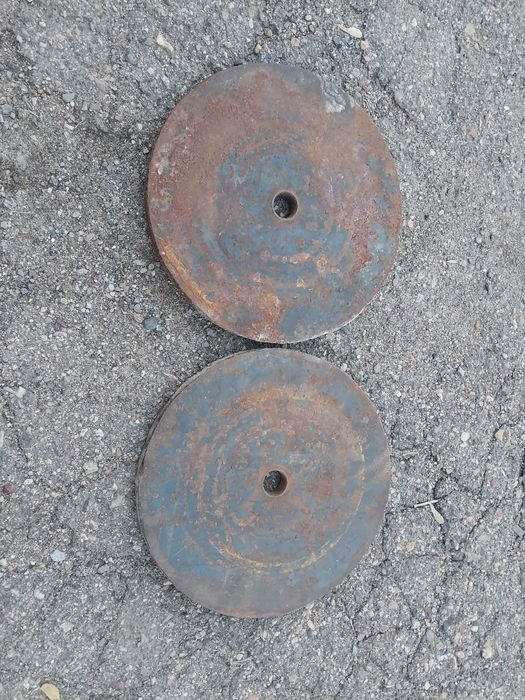 2 блина железных по 14кг за 20 тысяч.