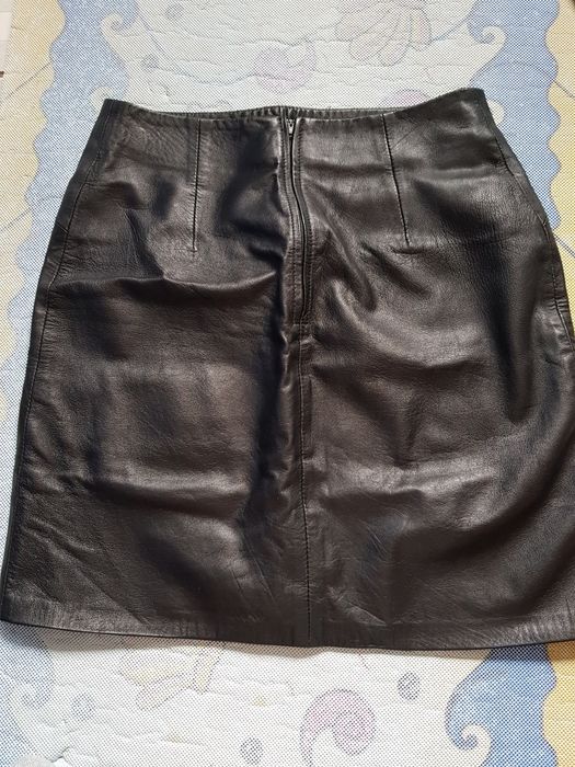 Fusta neagră de piele