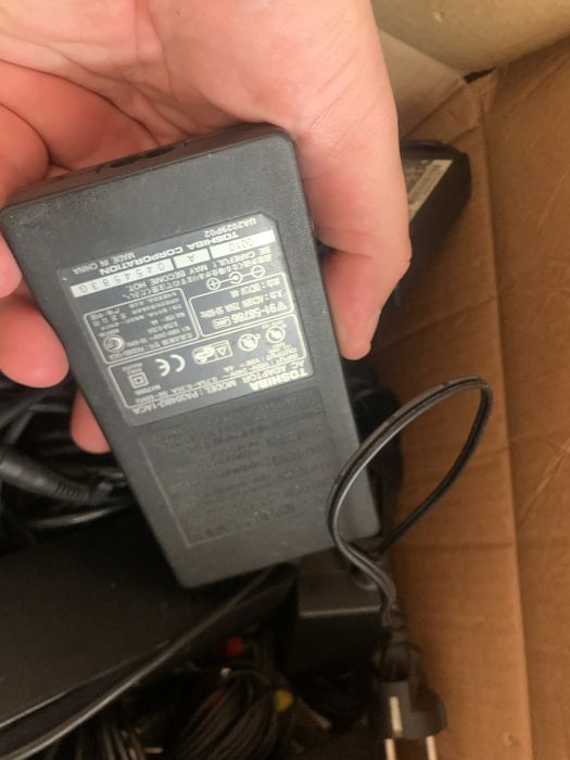 Diferite alimentatoare incarcatoare laptop 12v 18v Asus Acer HP Dell