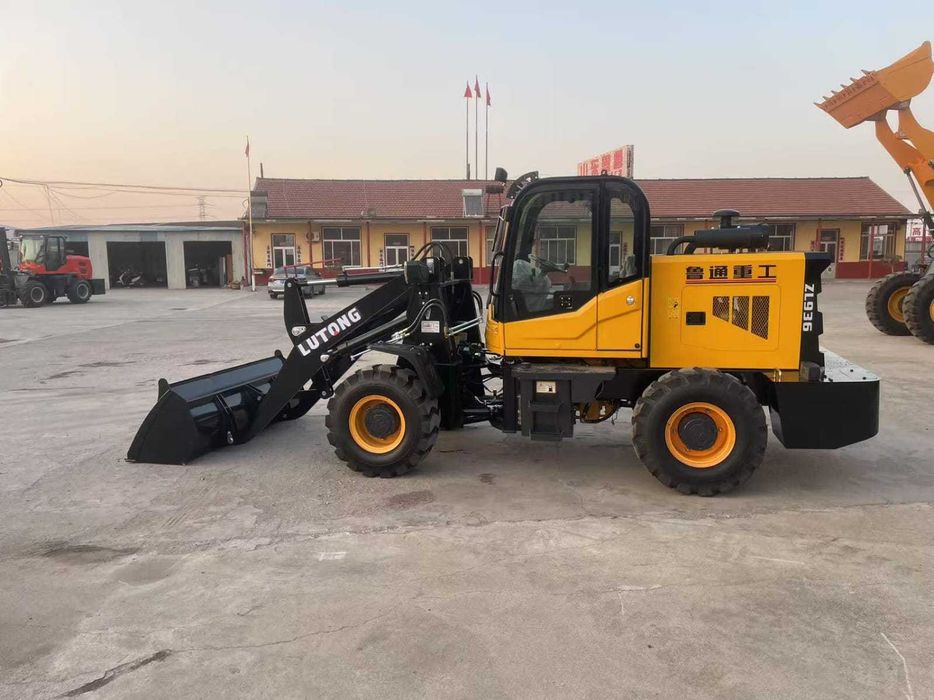 Фронтальный погрузчик Lutong ZL936