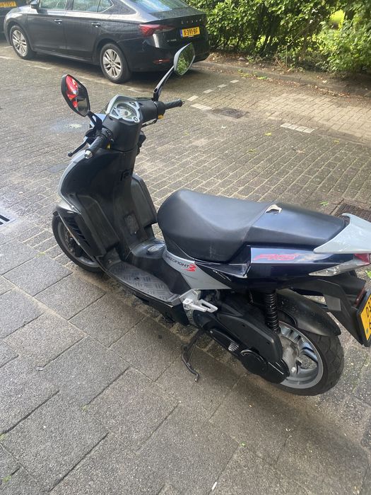 Scuter Peugeot Speedfight 3 – 2018 – 75cc – 4.000 lei