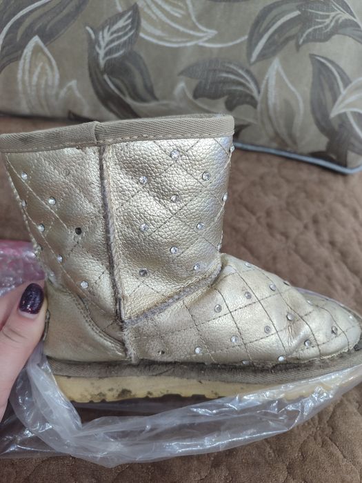 Продам угги для девочки