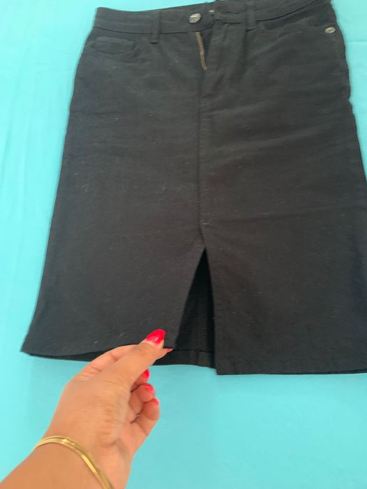 Продавам черна дънкова пола