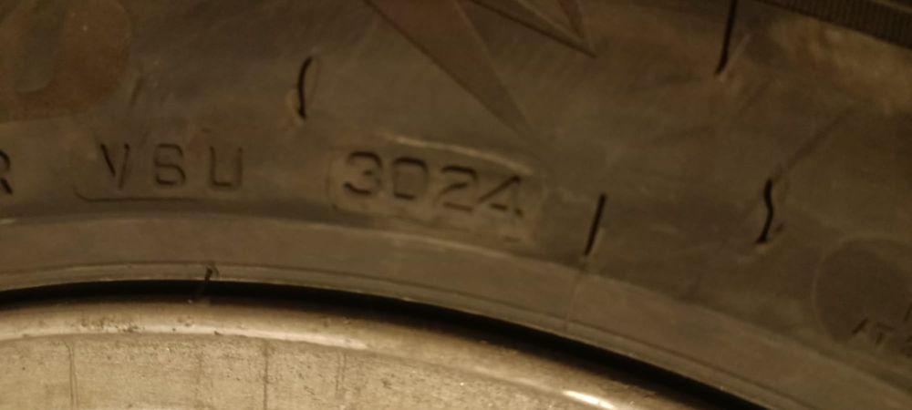 Bridgestone Blizzak LM005 225/50/R17 iarna aproape noi