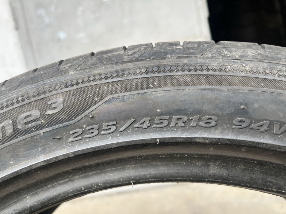 2 бр. летни гуми 235/45/18 Hankook DOT 2918 4 mm