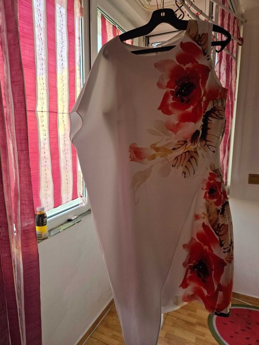 Продавам дамски рокли