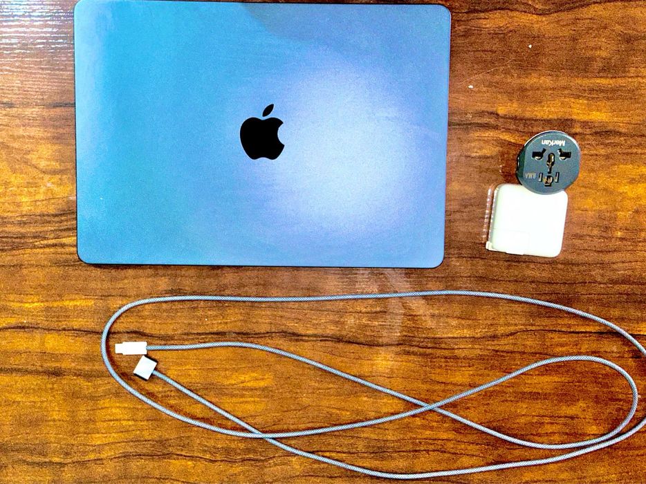 Mac Book Air M3 Inch 13,6, 16/256gb, 2025, 875$