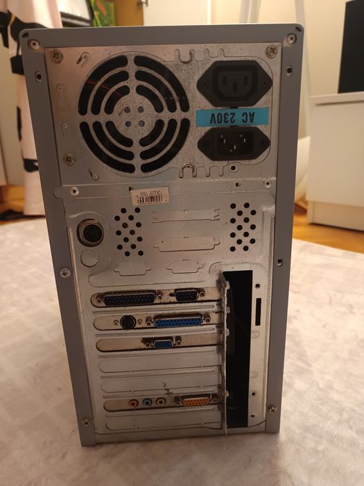 De vanzare unitate Pc Retro Pentium 3