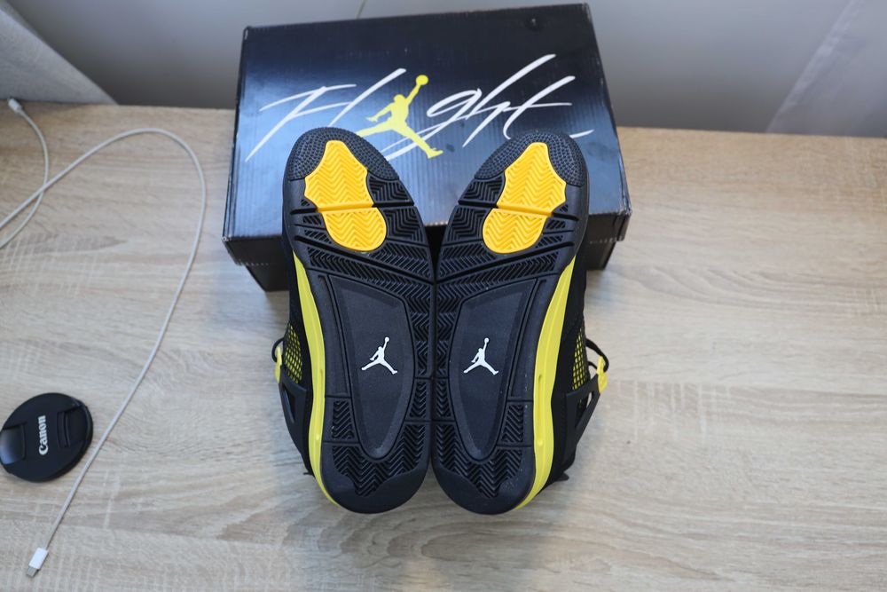 Jordan 4 Thunder   44