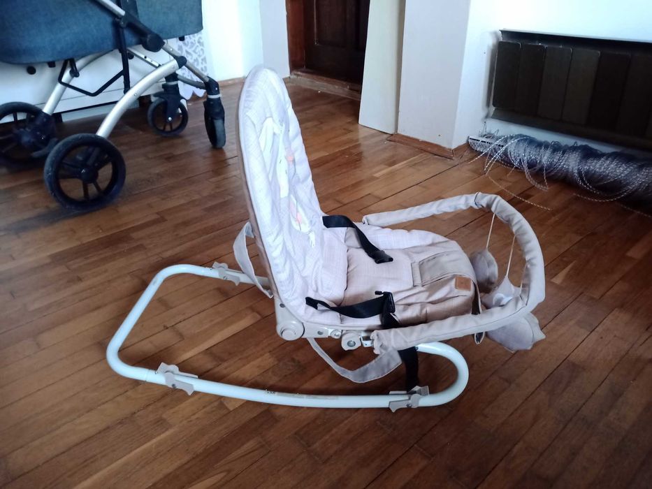 Бебешки шезлонг - люлеещ се стол - бебешка люлка