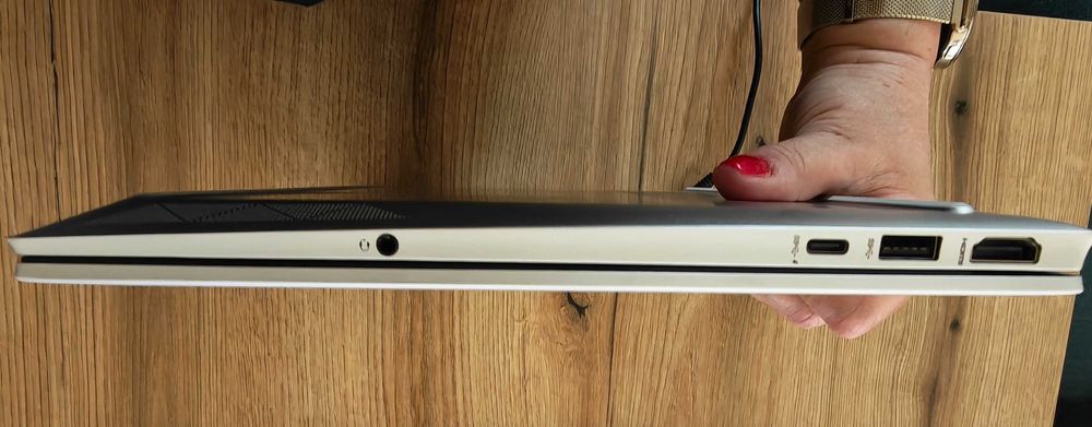 Като нов лаптоп HP Pavilion 15 (i5-1235U/16GB/512GB SSD/FHD IPS) - пълен комплект с кутия!