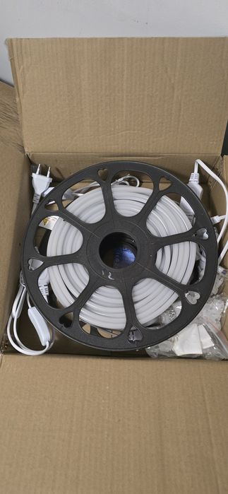 Banda led neon 24m alb rece.