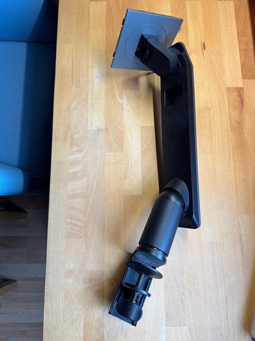 Suport suspendat cu menghina pentru monitoare Dell