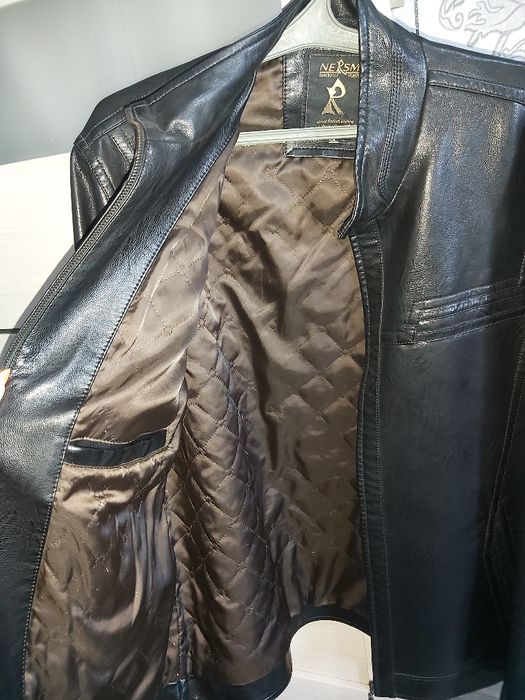 Кожаная куртка 54 размер.