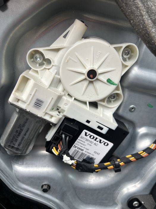 motoras macara geam boxe volvo s40 an 2006