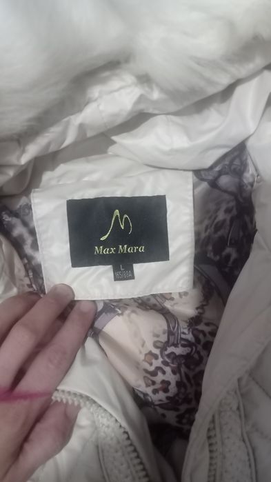Qishki ayollar kurtkasi sotiladi