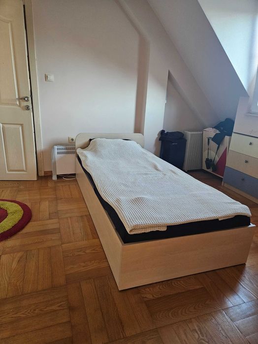 Единично легло - 90 см × 200 см