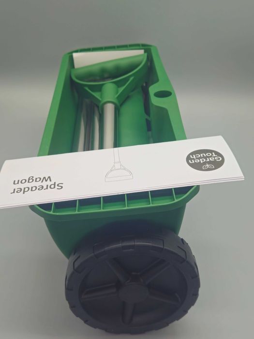 Градинска разпръсквачка за тор, семена и сол Garden Touch Spreader Wagon 4.4 л