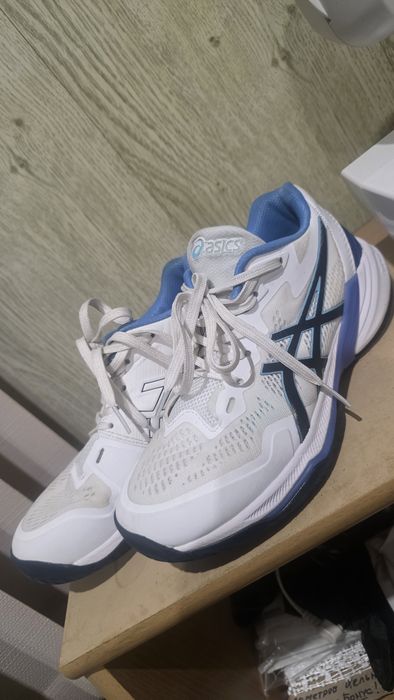 Продам кроссовки ASICS