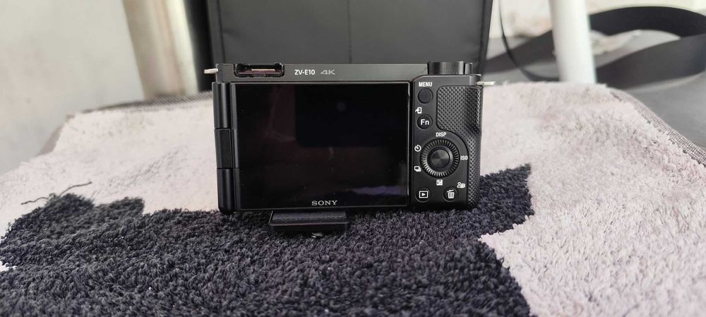 Sony ZV-E10 Body(SC: 5711) + Zhiyun Crane M3S + 2 baterii extra + încărcător dual + Curea de umǎr
