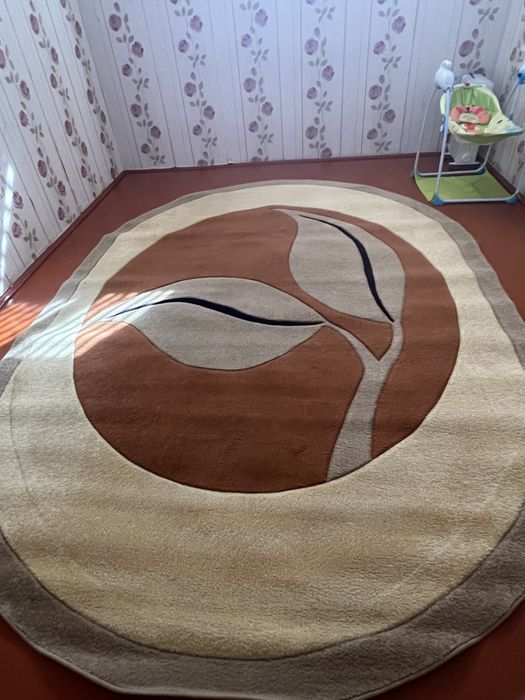 Продам ковер овальный