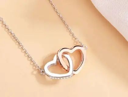 Сребърно колие с две сърца – чисто ново