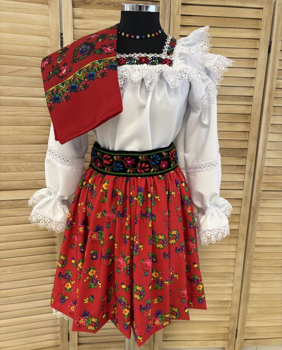 Costum traditional de Maramures pentru femei autentic