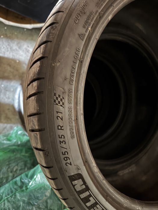 Продам резину бу 295/35/21