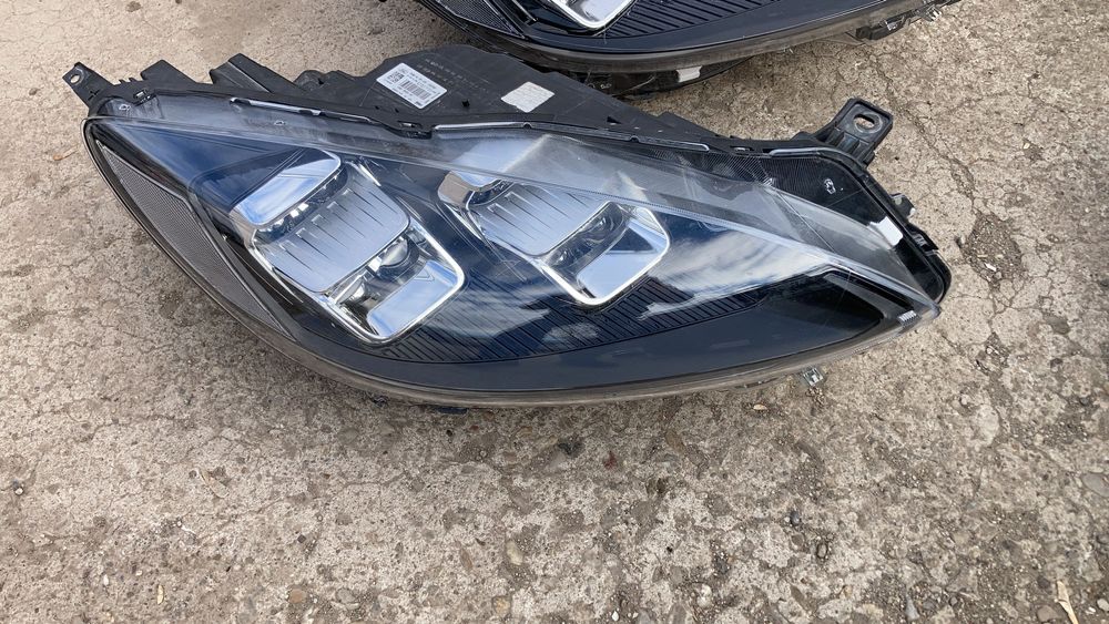 Far faruri Ford Kuga 3 mk3  2020 , 2021 , 2022 far Stanga dreapta