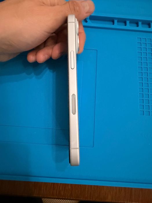 iPhone 16 -White на части цели не се продават