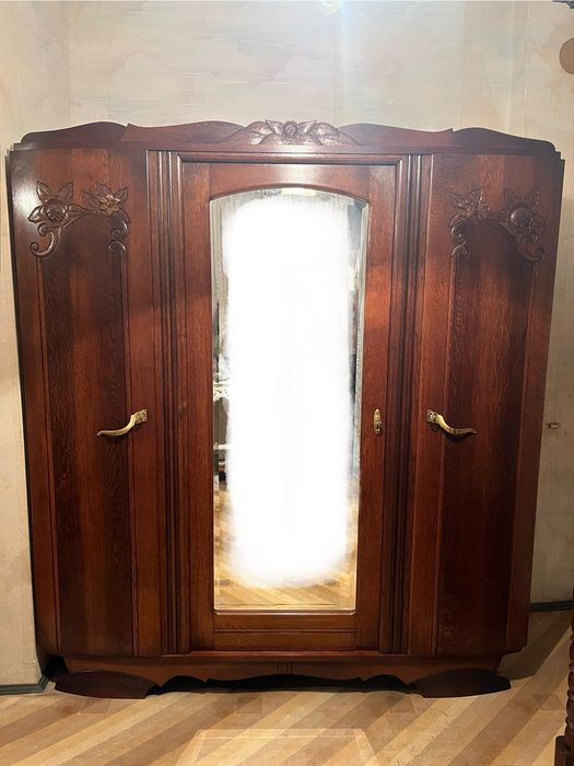 Масивен дъбов гардероб
