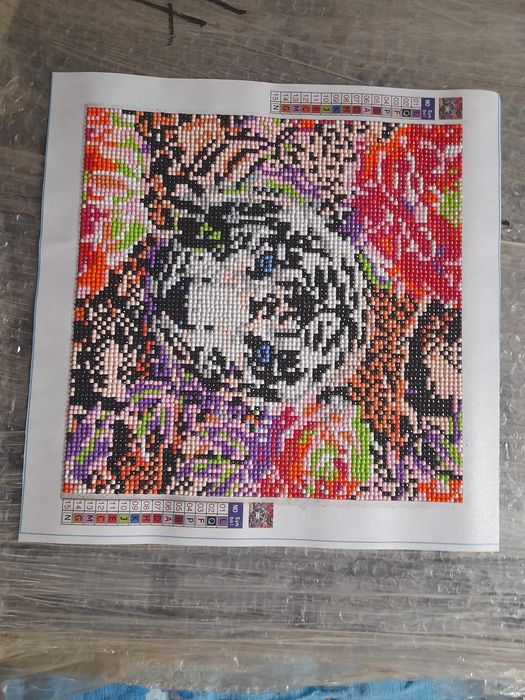 Vand tablou pe cristale,doar trebuie pus in rama.