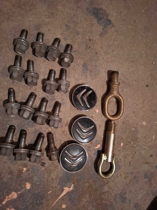 Гуми 215/55 R16,Щора,Болтове