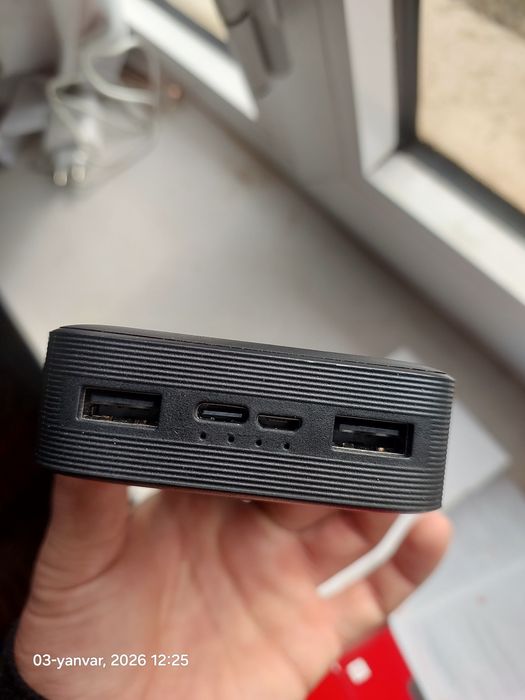 Rasmda Xiaomi Redmi 20000mAh 18W tez quvvatlanuvchi tashqi akkumulyato